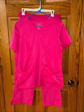 Cherokee Hot Pink Scrub SET medium Utility Pocket nurse hospital RN LPN CNA